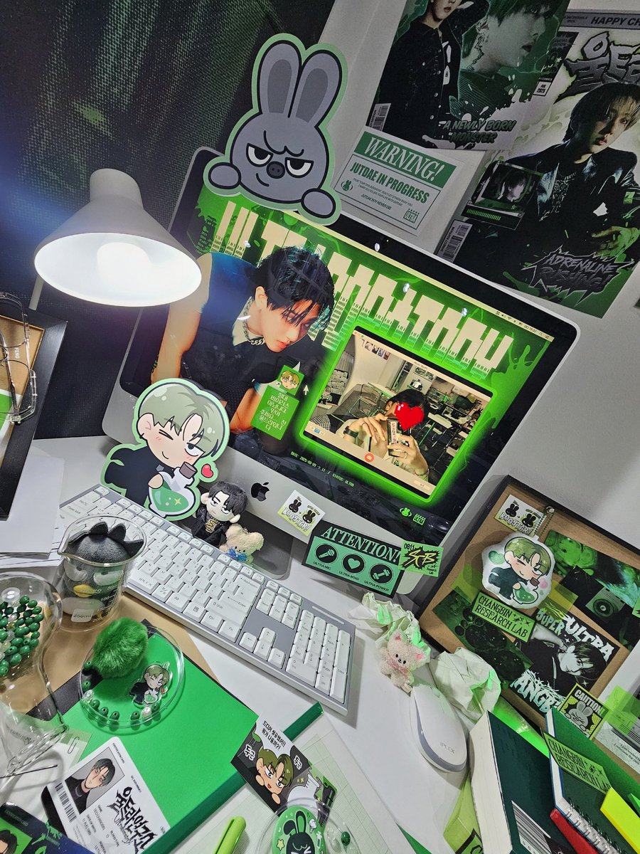 gunilcart's tweet photo. dropped by a changbin bday cafe event. ang kilig kilig ng theme! 😭🧪🧫💚✨️

#ULTRAboratory 
#울트라_창빈_연구완료
#ChangbinOurSeolarSystem
#창빈생일_상태는_ULTRA
#HappyChangbinDay https://t.co/erFKPVvmrS