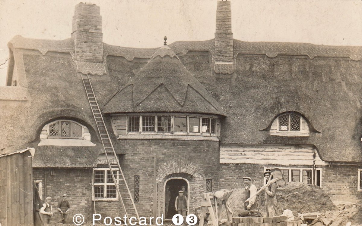 postcard13's tweet photo. Construction Workers
Monday and the start of another week of work on a house, builders, joiners and roofers. Unidentified location of this fine example of thatching on this RP old postcard.
#workmen
#construction
#thatch
#builders
#roofers
#joiners
#postcard 
#oldpostcard https://t.co/UVUfa5vIqz