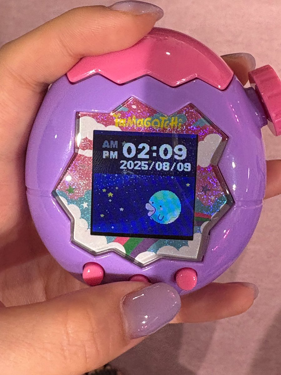katarineyu's tweet photo. I’ve officially become the mother of this tiny, pixelated life. I gave it three meals, yet it still cried. Six meals later… it was suddenly giggling like nothing happened. https://t.co/HLfGSEvbCh