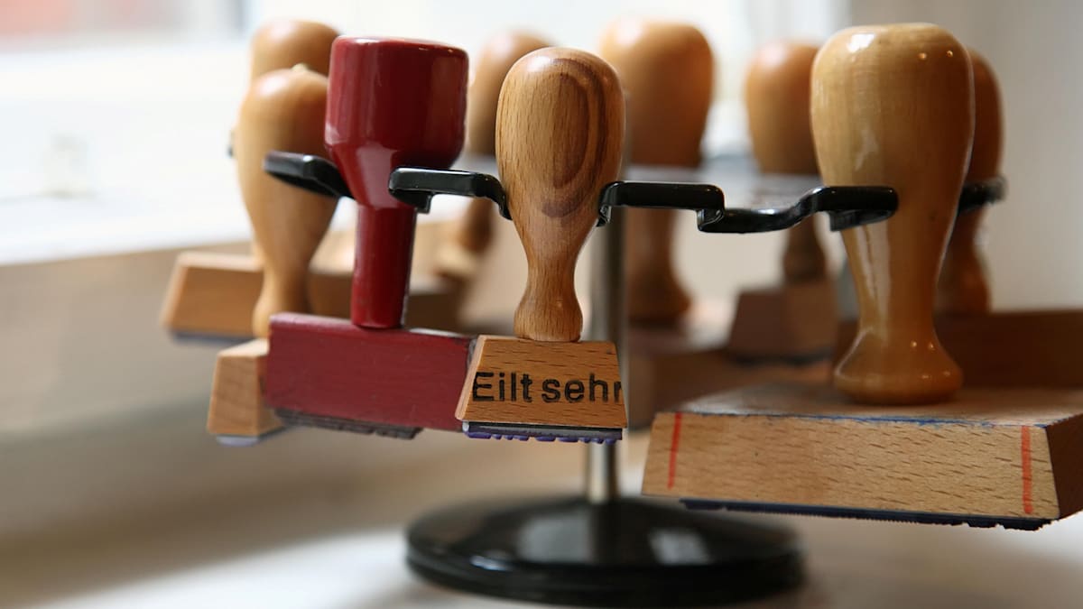 welt's tweet image. „Die Leute können nicht mehr“ – Beamtenbund bezeichnet Arbeitszeit-Vorstoß als „absurd“ to.welt.de/dzGUOhf