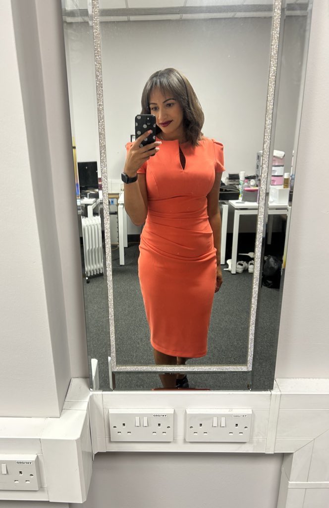 Good morning from the temporary - much cooler but less glamorous 🥵🤭 - make up room ✨I’ll be bringing you the latest news for the East Midlands &amp; <a href="/RobRoseTweets/">Rob Rose🌦️</a> has the weather ☀️Join us throughout the morning @bbcone <a href="/bbcemt/">BBC East Midlands</a> 💕📺