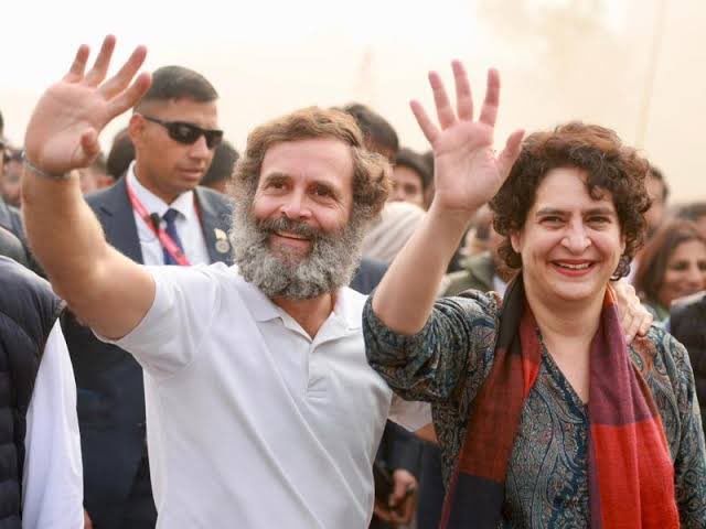 smreddy99's tweet photo. The best thing about having a sister is that she’ll stand by you… even when the whole country thinks you’re the dumbest. 😂

She is still proud of you.. 

𝐒𝐡𝐞 𝐜𝐥𝐚𝐩𝐬…𝐞𝐯𝐞𝐧 𝐰𝐡𝐞𝐧 𝐭𝐡𝐞 𝐒𝐮𝐩𝐫𝐞𝐦𝐞 𝐂𝐨𝐮𝐫𝐭 𝐬𝐥𝐚𝐩𝐬😂😂

#RakshaBandhan #RahulGandhi #Priyanka https://t.co/GvofqGDIrO