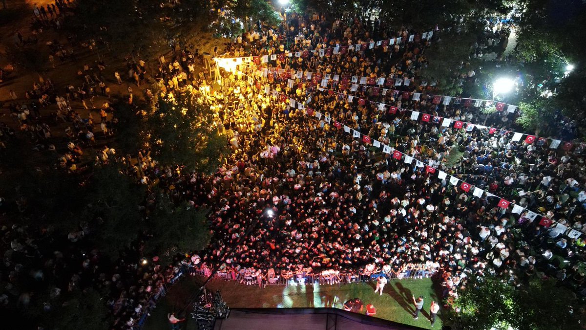 Pazarcık Belediyemiz tarafından düzenlenen “Birlik ve Beraberlik Konserleri”, halkımızın yoğun katılımıyla Atatürk Parkımızda büyük bir coşkuyla gerçekleştirildi.