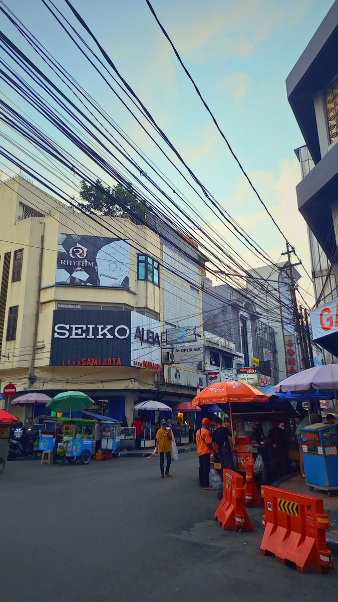 Omorphia1's tweet image. what I saw vs what I render