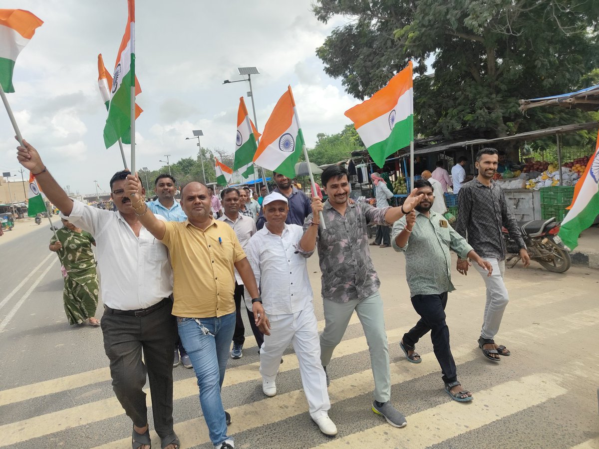આજરોજ શેઠ કે બી વકીલ વિવિધલક્ષી વિદ્યાલય થી ગાયત્રી મંદિર સુધી તાલુકા વહીવટી તંત્ર દ્વારા તિરંગા યાત્રા નું આયોજન કરવા માં આવ્યું 
<a href="/CMOGuj/">CMO Gujarat</a> <a href="/InfoGujarat/">Gujarat Information</a> <a href="/CollectorPatan/">Collector Patan</a> <a href="/DDO_PATAN/">DDO PATAN</a>