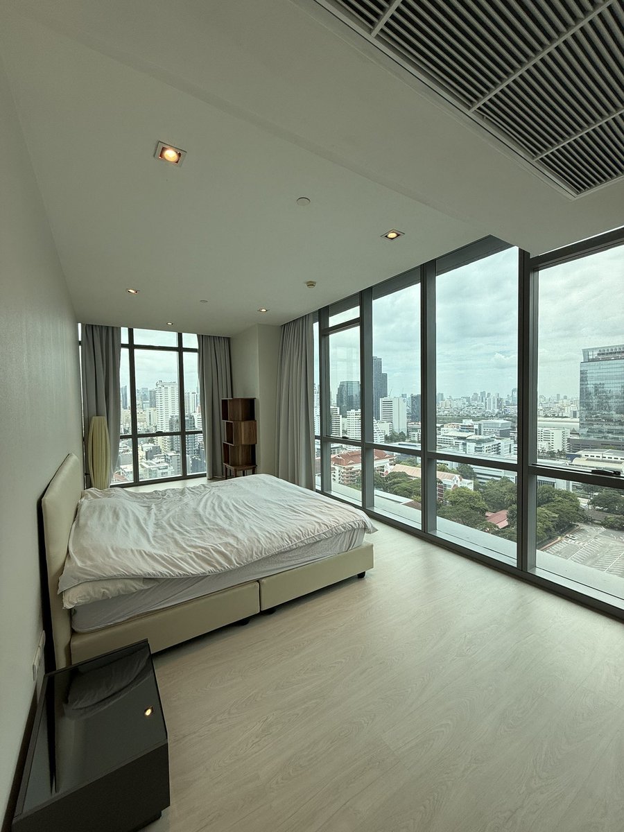 iamabsinthe tweet media