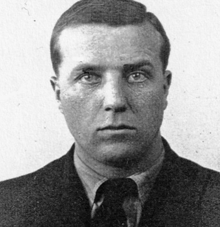 pettore's tweet photo. Lost his life this day 11th.August 1940.

PO. Antoni Ostowicz.
Polish One of THE FEW.
https://t.co/PBZqKEuWyi

Shot down in combat with enemy fighters. His Hurricane crashed on the Isle of Wight.

He was the first Polish loss of the Battle. https://t.co/LpFjfvPqvs