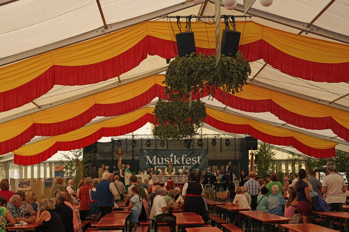 StantonReview's tweet photo. Ein Wochenende voller Musik und Tradition 🎵
Vom 8. bis 10. August 2025 wurde im Rahmen des Musikfestes der Musikkapelle St. Anton am Arlberg mit Zeltfest, Festmesse und Festumzug marschiert, musiziert und gefeiert.
#stantonamarlberg #tradition #brauchtum #zeltfest #musikfest https://t.co/Pzren1FAc1