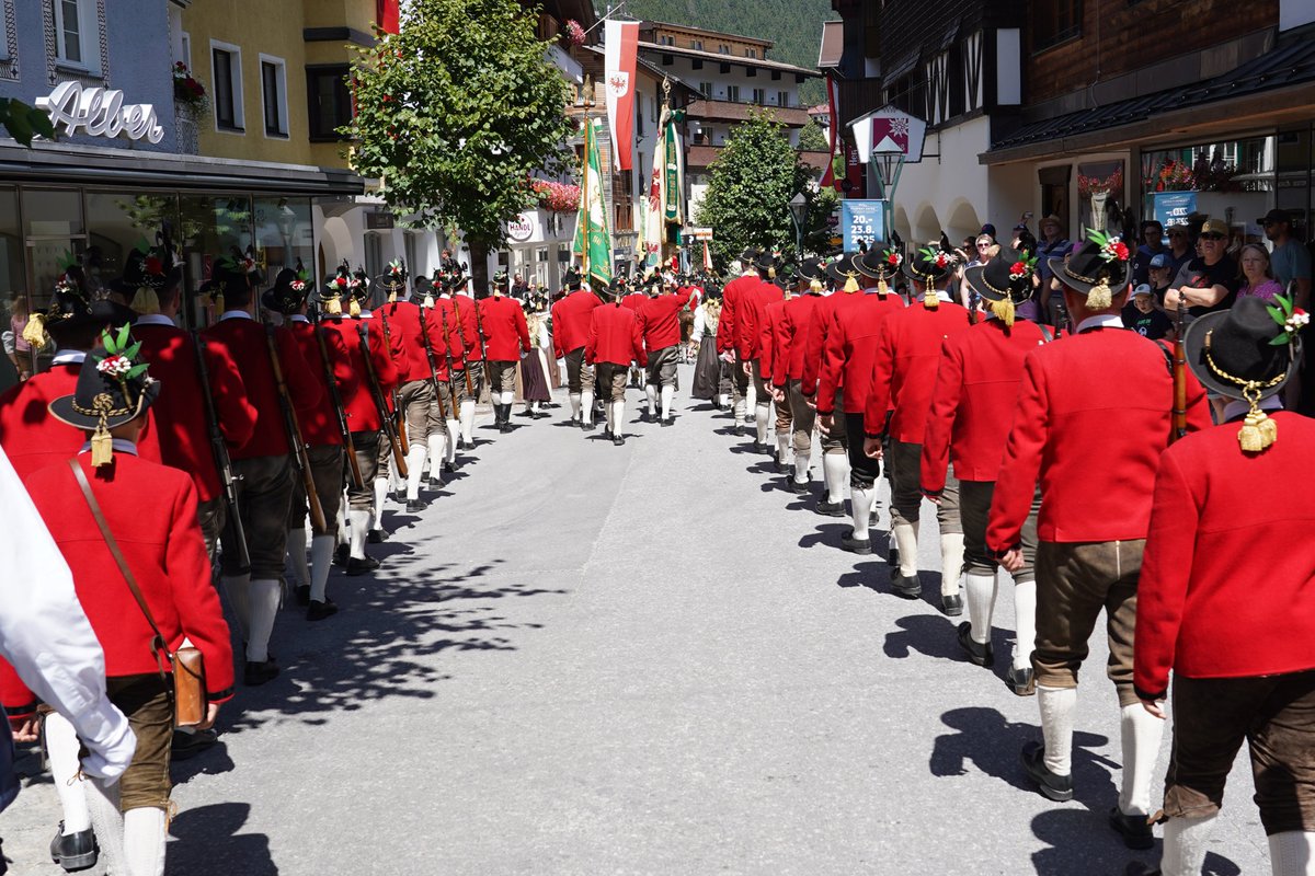 StantonReview's tweet photo. Ein Wochenende voller Musik und Tradition 🎵
Vom 8. bis 10. August 2025 wurde im Rahmen des Musikfestes der Musikkapelle St. Anton am Arlberg mit Zeltfest, Festmesse und Festumzug marschiert, musiziert und gefeiert.
#stantonamarlberg #tradition #brauchtum #zeltfest #musikfest https://t.co/Pzren1FAc1