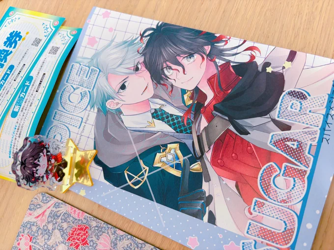 金曜に入稿した原稿がもう本になって届いた〜ッ モリダン本あります!!アクスタ再版分もきたよ A5サイズ久し振りだけど小さくてかわいいな…
