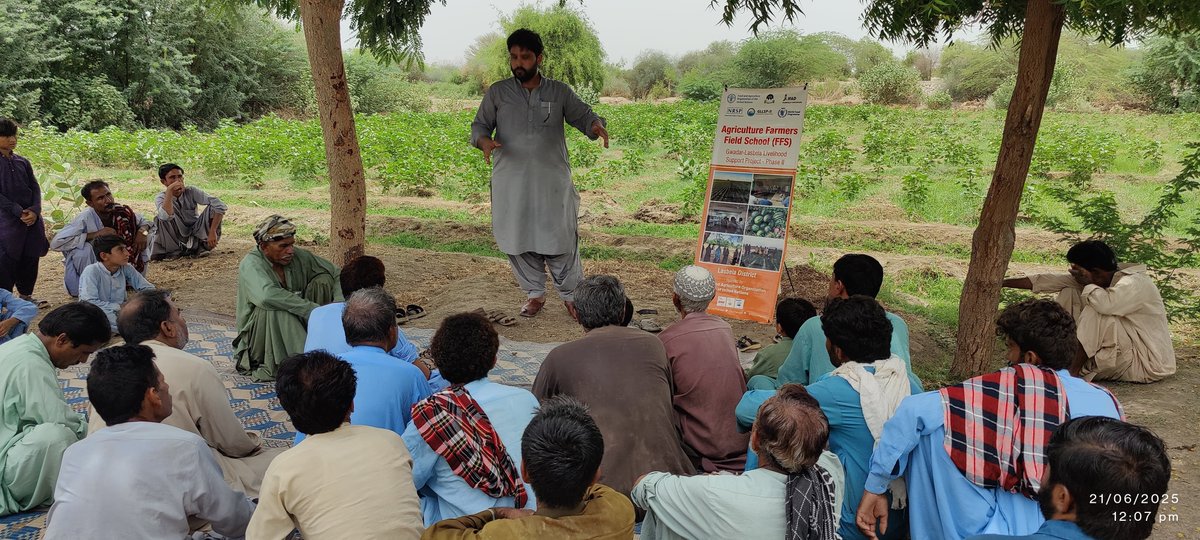 GLLSPII's tweet photo. Under the GLLSP-II Project funded by IFAD, The FAO Trainer Mr. Noman Khan conducted climate-smart agriculture sessions in Watori and Piprani, UC Wayarah, Lasbela. https://t.co/lzqkRG3hRs