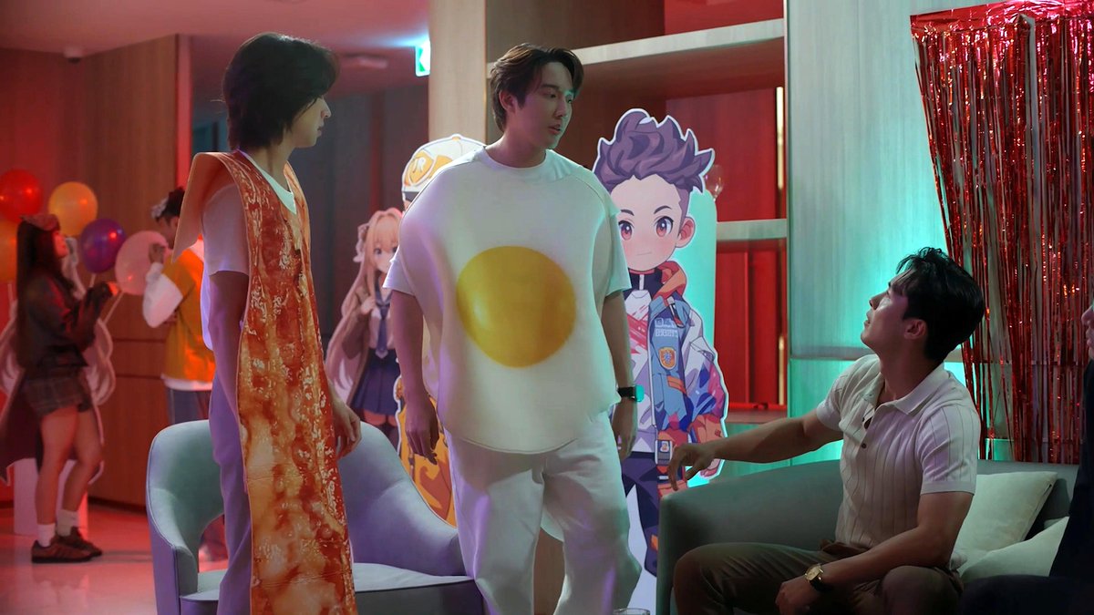 STARSOCIETY_TH's tweet photo. จาก “มิชชั่น” เป็น “หวั่นไหว”? จับพิรุธ “โคจิ” แอบชอบ “มาร์ช”!!
#DatingGameTheSeries 
#DatingGameเดทเกมนี้ต้องได้ใจนาย 
#MarchChutavuth 
#KojiMukai 
#Judo_tantachj 
#Fluke_natouch 
#FondNatticha 
เดทเกมนี้ได้ใจหรือยังนะ? แต่ที่แน่ๆ มีคนใจเต้นแรงแล้ว! “Dating Game เดทเกมนี้ ต้องได้ใจนาย” ซีรีส์ Boy Love กระแสแรงสุดปังทุก EP มิติใหม่ของเรื่องราวความรักข้ามวัฒนธรรม ออนแอร์พร้อมกันทั้งไทยและญี่ปุ่น โดยความร่วมมือระหว่าง Avex Pictures (Japan), Themework Studio (Thailand) และ Studio SRK กำกับโดย กบ ชาครีย์  ล่าสุดเรื่องราว “เกมจีบหนุ่ม” กำลังอัปเลเวลความสนุกข���้นเรื่อยๆ เสิร์ฟโมเมนต์ให้ใจเต้นแรงทุกวินาที เมื่อ โคจิ มุไค ไอดอลชื่อดังจากวง Snow Man รับบท จุนจิ บอสมาดเข้ม สาดดาเมจความคูลไปทั่วทั้งใจแฟนๆ ชาวไทยและญี่ปุ่น ส่วน มาร์ช จุฑาวุฒิ สาดเสน่ห์สดใสในบท ฮิลล์ ได้น่ารักสุดๆ และ ยูโด ธรรม์ธัช กับ ฟลุ้ค ณธัช ในบท เบย์ และ ภัตร สาดความเดือดตั้งแต่เจอหน้ากัน งานนี้มีเรื่องให้ลุ้นต่ออีกยาว
จาก “มิชชั่น” กลายเป็น “หวั่นไหว” หรื���เปล่า? เมื่อบอสสุดเฮี้ยบ จุนจิ (โคจิ) เริ่มมีอาการแปลกๆ ตอนเห็น ฮิลล์ (มาร์ช) อยู่ใกล้ชิดกับ ยีนส์ (ฟ้อนด์ ณัฐทิชา) งานนี้ยีนส์จึงเริ่มแผนลองใจ พิสูจน์ว่าจุนจิรู้สึกยังไงกับ���ิลล์กันแน่ มาจับตาดูอาการของบอสจุนจิผู้เคร่งขรึมกัน ส่วน ภัตร (ฟลุ้ค) ดันมาเจอตื๊อเท่านั้นอย่าง เบย์ (ยูโด) ตามง้อตามจีบไม่หยุด เห็นนิ่งๆ เงียบๆ แบบนี้ แต่พอเอาจริง ภัตรก็จัดหนักไม่ยั้ง เบย์เพลย์บอยตัวตึงจะอดทนเพื่อเกมจีบหนุ่มความหวังของทั้งออฟฟิศได้แค่ไหน รอดูกันใน “Dating Game เดทเกมนี้ ต้องได้ใจนาย” EP 5 วันจันทร์ที่ 11 ส.ค. นี้ เวลา 21.30 น. ทางช่อง Workpoint 23 รับชมเวอร์ชัน Director’s Cut แบบ Non-Stop ไม่มีโฆษณาคั่น ทาง TrueVisions NOW สำหรับผู้ชมในญี่ปุ่น รับชมแบบ Exclusive พร้อมไทยทาง Lemino เวลา 23:30 (JST)

ติดตามข่าวสารซีรีส์ได้ที่: https://t.co/DlWhRKEkIs สำหรับแฟนๆ ชาวญี่ปุ่น https://t.co/6gRRycie57 และ X: @DatingGameJP