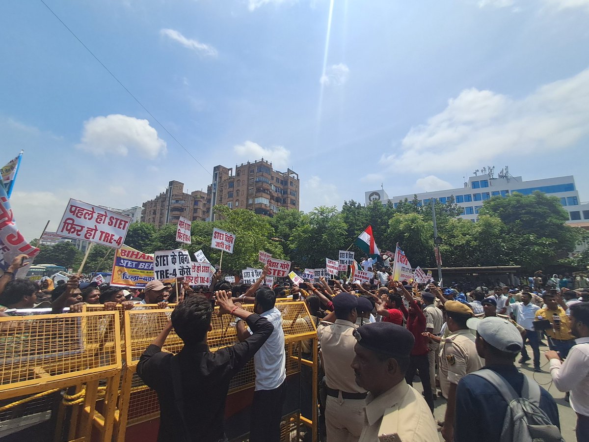 iamcrazzk's tweet image. 📢 साथियों, हमें क्या चाहिए❓
🕊️ आज़ादी — BSEB के झूठे आश्वासनों से,
🚫 शिक्षा विभाग के खोखले वादों से।
✅ हमें चाहिए बस 📝 STET का नोटिफिकेशन!
#TRE4सेपहलेSTET #StudentUnity ✊
#ReleaseSTET

#ReleaseSTET_Before_TRE4