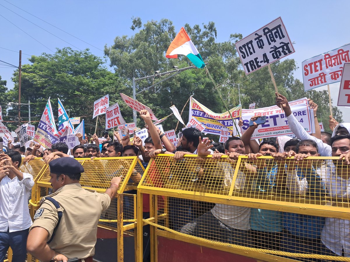 iamcrazzk's tweet image. 📢 साथियों, हमें क्या चाहिए❓
🕊️ आज़ादी — BSEB के झूठे आश्वासनों से,
🚫 शिक्षा विभाग के खोखले वादों से।
✅ हमें चाहिए बस 📝 STET का नोटिफिकेशन!
#TRE4सेपहलेSTET #StudentUnity ✊
#ReleaseSTET

#ReleaseSTET_Before_TRE4