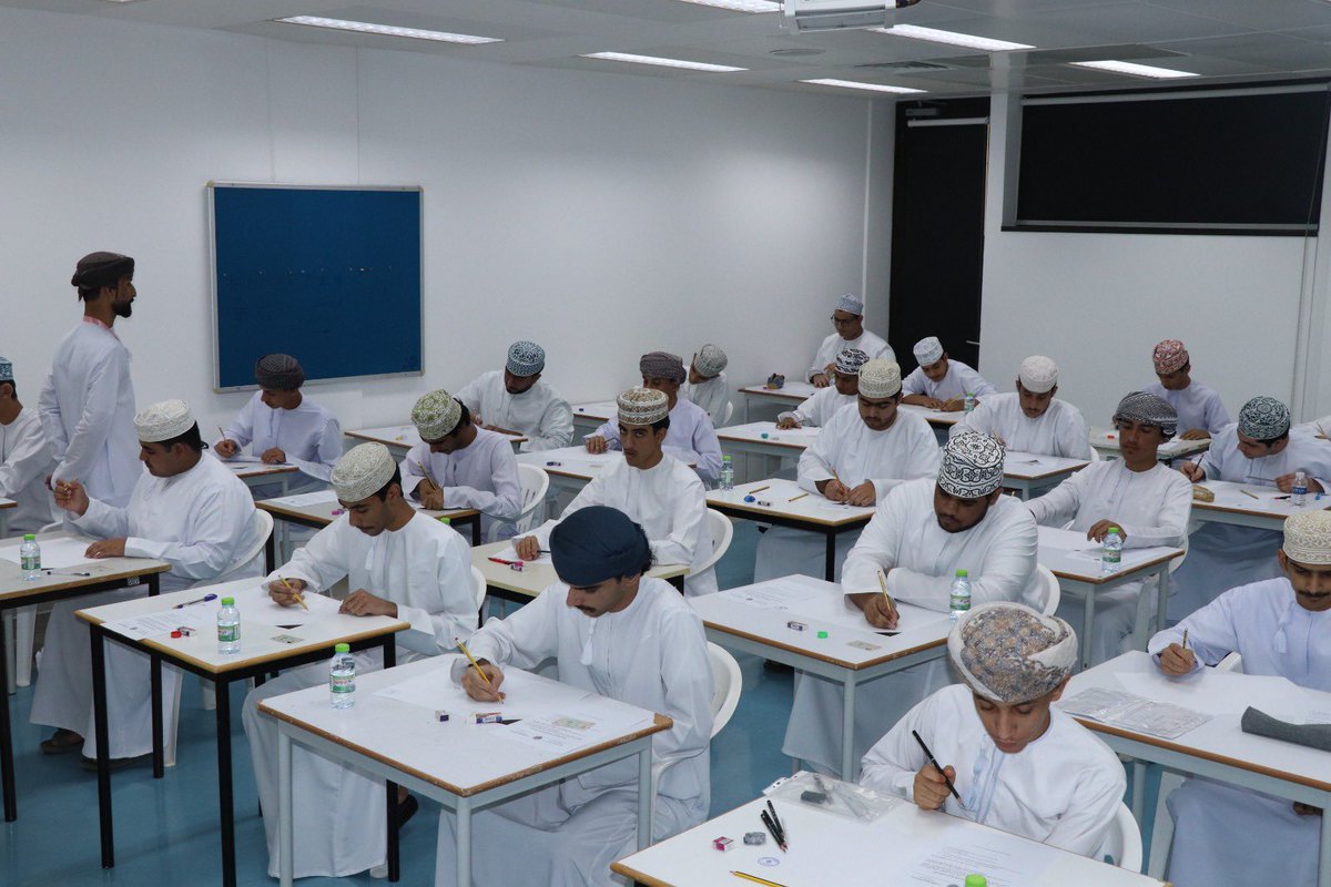 في يومها الثاني تواصل #جامعة_السلطان_قابوس ممثلة في #كلية_التربية باستقبال الطلبة المستجدين من #الدفعة_الأربعين للعام الأكاديمي 2025/2026،و المرشحين  لتقديم اختبارات للقبول في تخصصات التربية الفنية، والذين يبلغ عددهم(300) طالبًا وطالبة،متمنين لهم التوفيق <a href="/SQUCOFFEE/">SQU COFFEE |☕</a> <a href="/squ_edumedia/">كلية التربية</a>