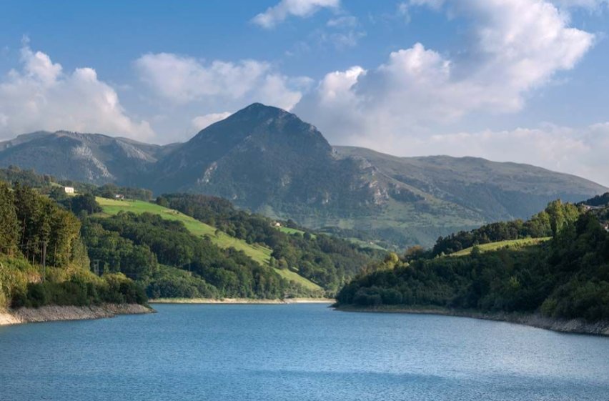 Ibiur:
Baieztapena jaso dugu magaleko zabortegia garbitu dela. Hartutako lanak bere fruitua eman du 👏👏👏

Tenemos la confirmación de que el vertedero de la ladera ya ha sido limpiado. Nuestro trabajo ha dado sus frutos 👏👏👏