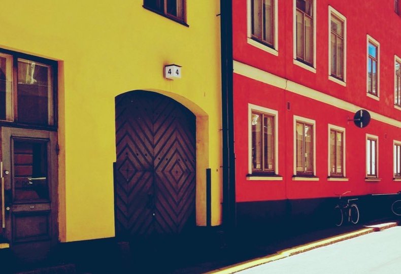 Huomenta. Aamukahvia ja sekalaisia hajatelmia. Suunta on kaupungin ytimeen, vanhoihin kortteleihin. Ehkä torikahvit. Päivästä tulee hyvällä tapaa tapaamisten kudelma. Mukavaa tiistaita.