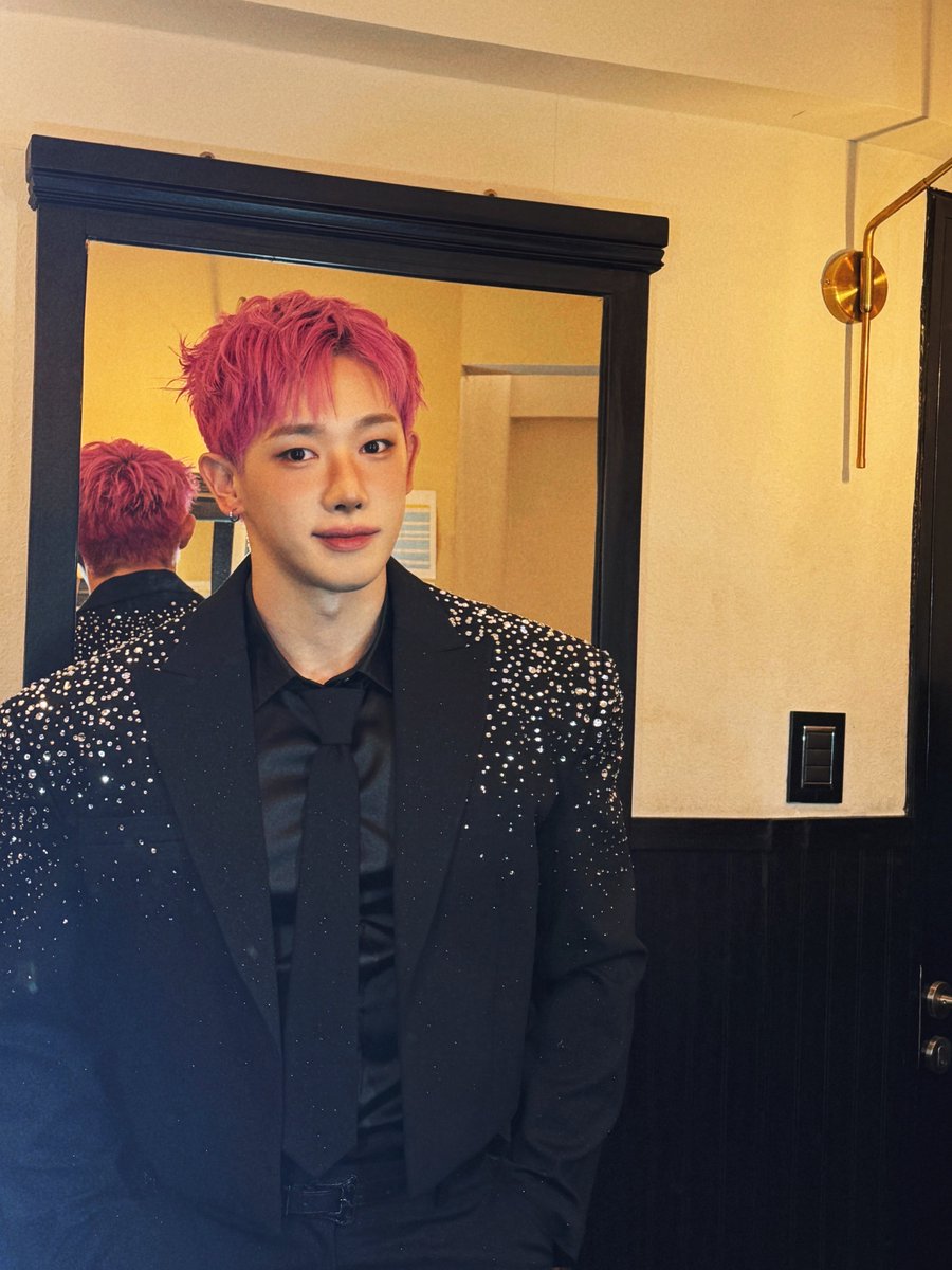 official__wonho's tweet photo. 위니들 보고싶다~~~~~🍑🍑🍑🍑🍑

#원호 #WONHO https://t.co/x0dV6ByDzK