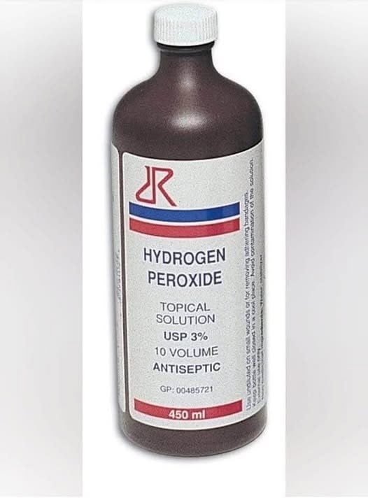 🫙📷🫙 
le peroxyde d'hydrogène, communément appelé "eau oxygénée "
Ceci  a été écrit par Beck Ramsay d'Indiana. Nous voulons vous dire les  avantages de cette vieille bouteille ordinaire de peroxyde 3% que vous  pouvez vous procurer sous le prix de $1.00 à n'importe quelle