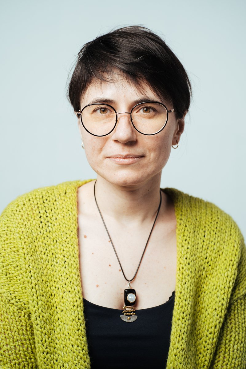 Lucrezi la un volum de proză scurtă? Primește feedback pe povestirile pe care le-ai scris pînă acum, caută firul roșu și scrie proze noi. Antrenoarea ta va fi scriitoarea Lavinia Braniște. Ultimele locuri👉revdepov.ro/ateliere/proza…
Foto: Adi Bulboacă
#scrierecreativa #prozascurta