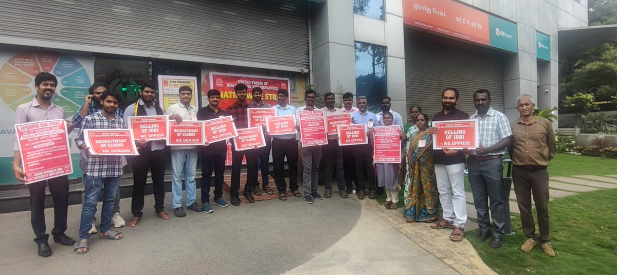 IdbiFor's tweet photo. IDBI Bank Officers are protesting at #Coimbatore 
@EmiratesNBD @DFS_India @SecyDIPAM @PawanKalyan @ncbn
@FinMinIndia @RBI @RahulGandhi https://t.co/Z6n7DVm2Tz