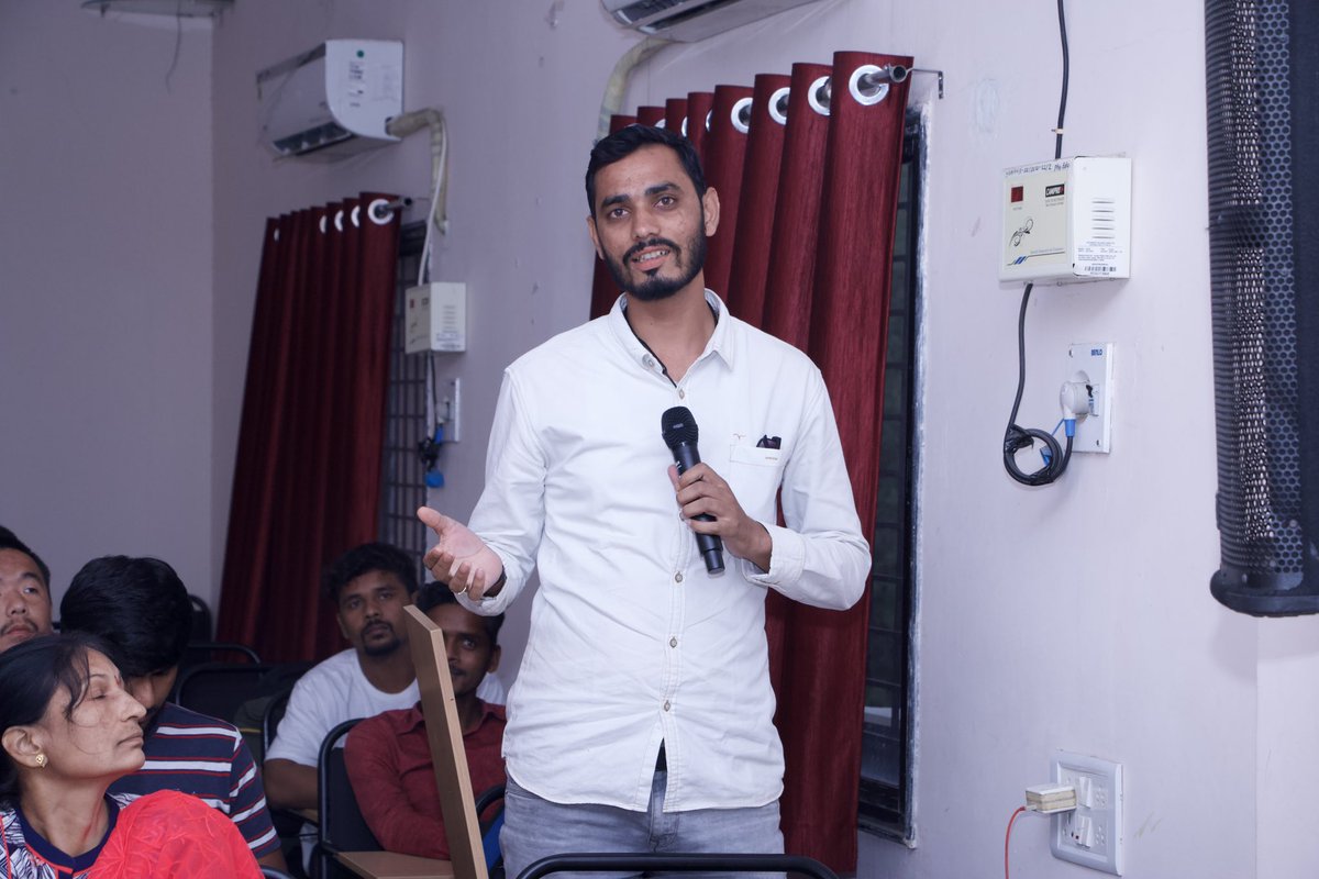 abhinavpathare's tweet photo. The questions were so good, I had to share these moments. Nothing makes a talk more alive than a room full of curious minds. https://t.co/L7cX5Y3aVC