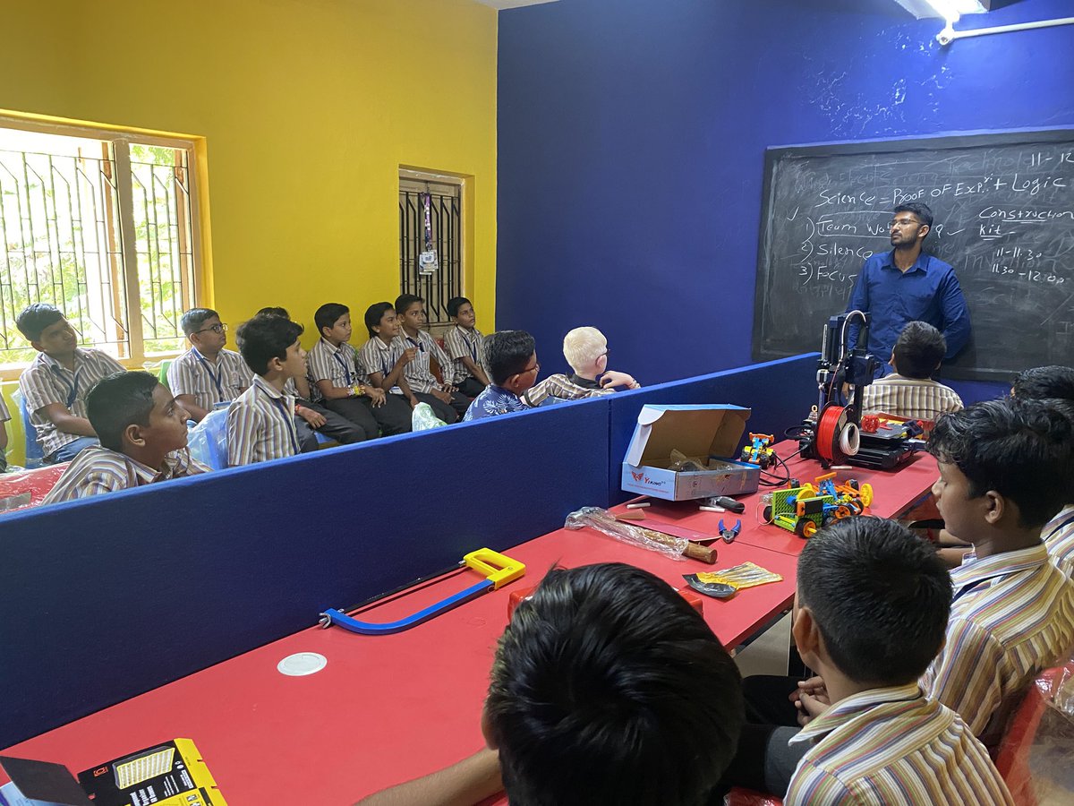 IPLAB_PORBANDAR's tweet photo. Creativity in action!
At #IPLabPorbandar, young innovators are diving into hands-on activities with theory explained, exploring ideas &amp; shaping the future with imagination and skill.#Innovation #Youth
@Punam_Bhargava @narottamsahoo @InfoGujcost @dstGujarat https://t.co/PG36R3cOoE