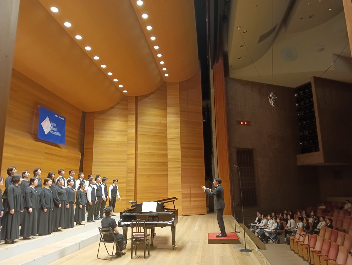 大学職場一般部門 室内合唱の部

ただいまOHISAMA NOTE演奏中です！

課題曲「不思議」自由曲「春の日」を演奏しております

#岡山県合唱コンクール