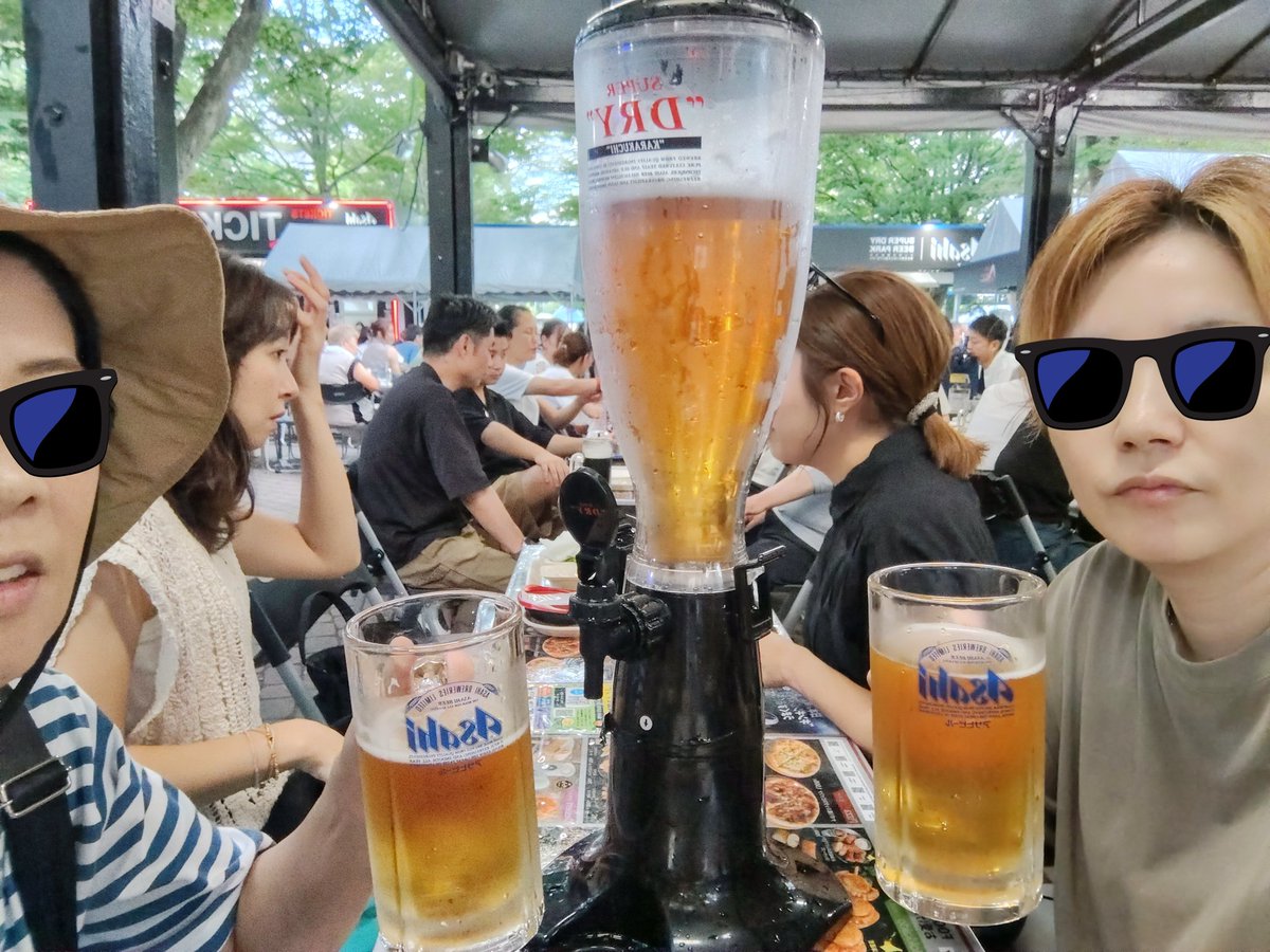 manufacturing27's tweet photo. 恒例のビアガーデン🍺
今年は３リットルからスタート❗

#大通ビアガーデン https://t.co/ncEwX2Lvce