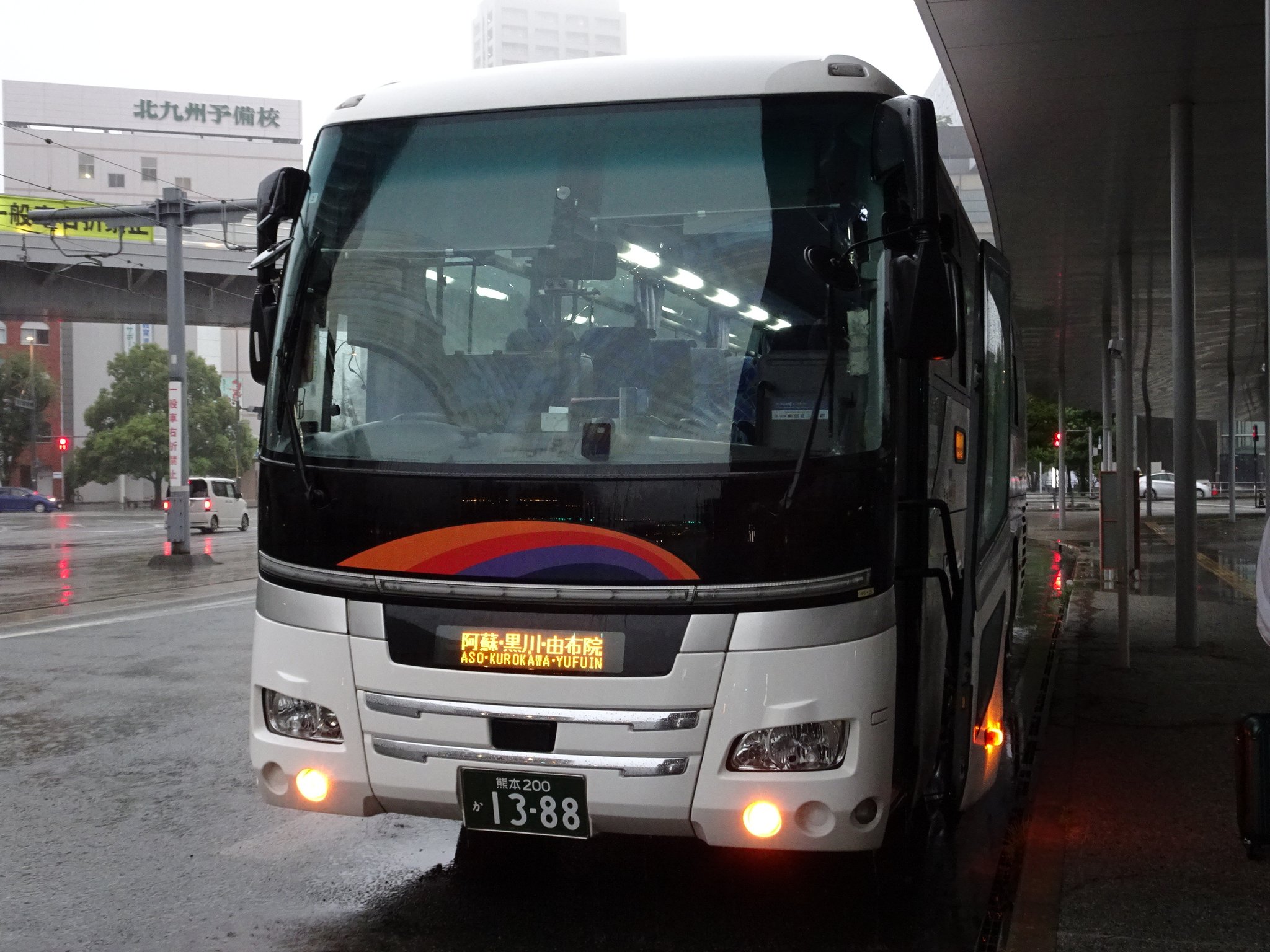 【中古】 湯布院・阿蘇・別府 気ままに電車とバスの旅 第３版/実業之日本社/実業之日本社 中古】 湯布院・阿蘇・別府 気ままに電車とバスの旅 第3版/実業之