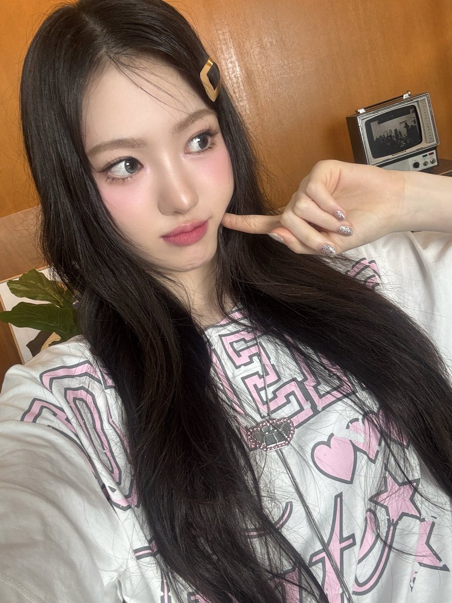 idoldrip_'s tweet photo. 아이돌: 수이 #SUI (@We_KiiiKiii)
제품명: Lovers T Shirt White
브랜드: #익스파이어드걸 #EXPIREDGIRL
가격: 78,000원
🔗https://t.co/0rGEQjnhDj
((리워드링크에요𖥔*.・𐙚))✶
#수이 #키키 #KiiiKiii
#아이돌 #아이돌패션 #사복 #손민수 #손민수템 https://t.co/Bvl4n52hnA