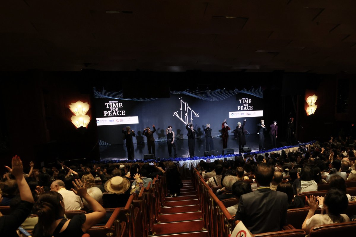 edgelinetokyo's tweet image. JO1大阪・関西万博『Time For Peace』パフォーマンスゲストに！與那城奨熱い思いを英語でスピーチ【公式レポート・写真9枚】 edgeline-tokyo.com/society/179820 

“なんでやねん！”レクチャー写真も記事内掲載
「Bon Voyage」で締めくくり
#TimeForPeace