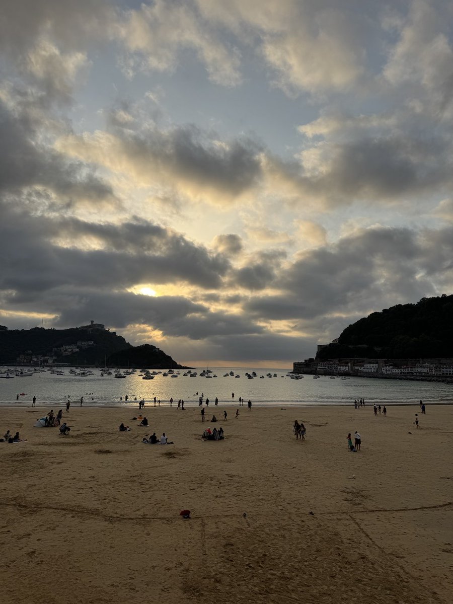 salborch's tweet photo. Donosti 💙🤍 https://t.co/lZ6uUUCx47