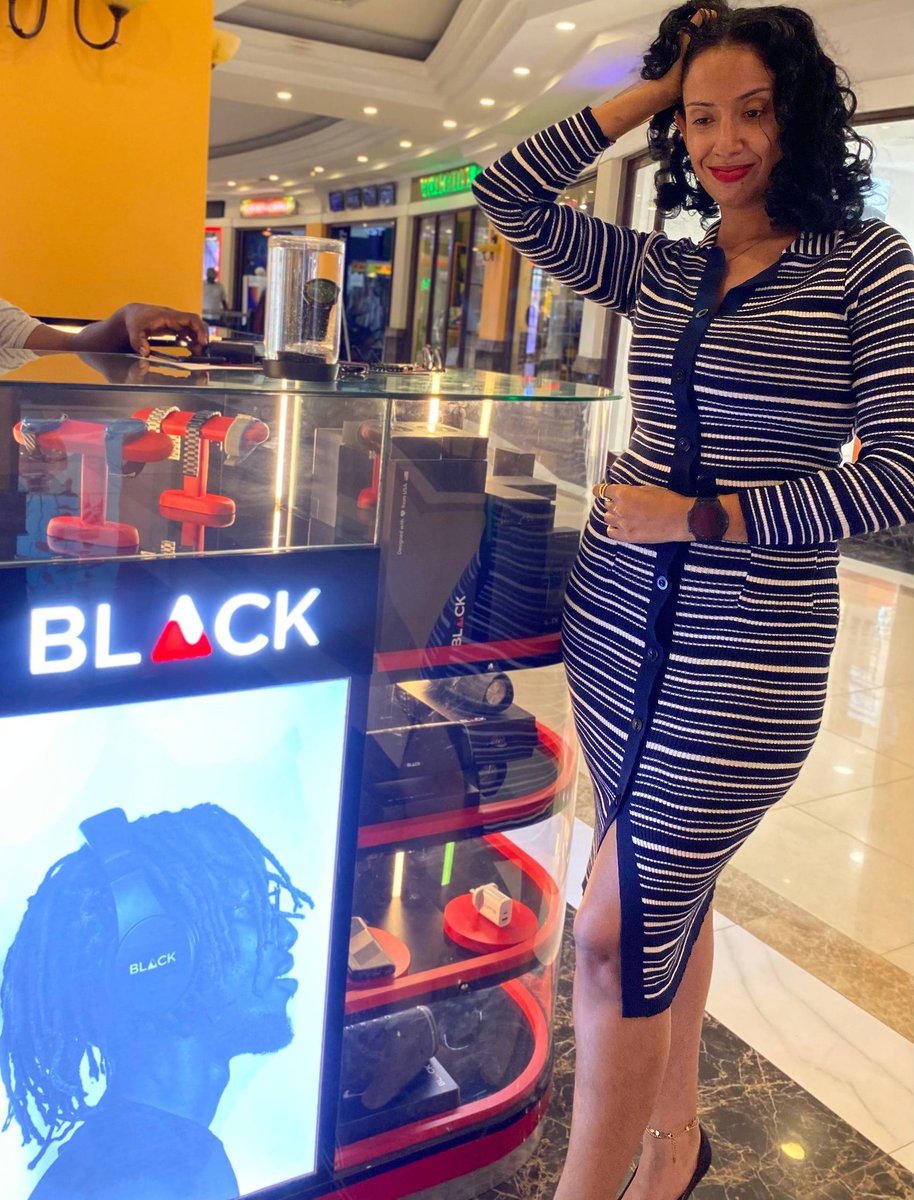 afieaf85's tweet photo. It's  bold,stylish, trendy@blacklyfug checked out the catchy discounts at the Acacia outlet ? https://t.co/7JTQL7KNo5