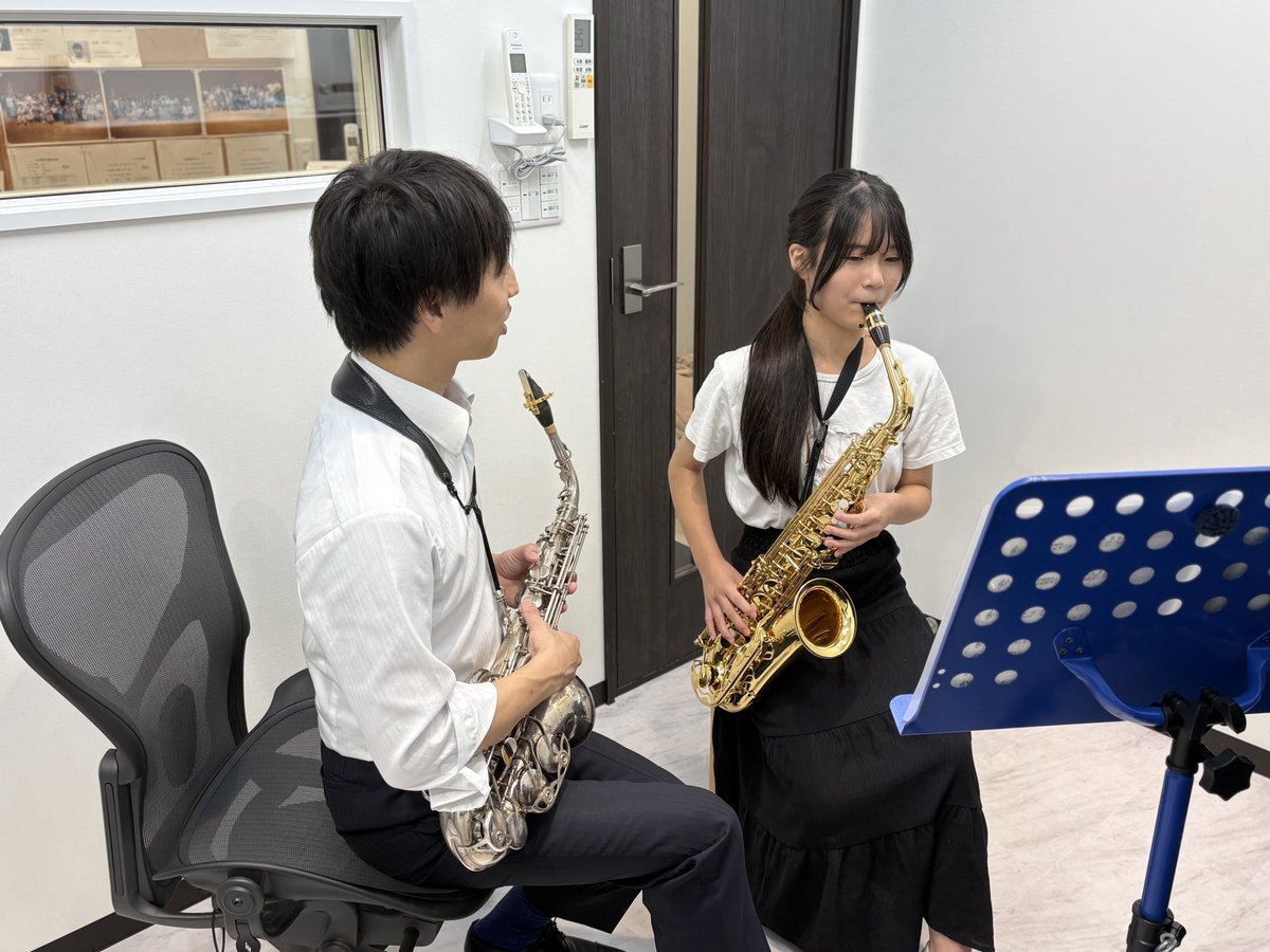 dolce__music's tweet photo. レッスン中の様子をパシャリ📸✨
通い始めてまだ1か月ですが、レンタル楽器でしっかり上達中です🎶

🎼 入会者限定！楽器レンタル＆教室レンタル制度あり
🎼 ピアノコースは「お迎えレッスン」対応で小さなお子様も安心😊

まずは体験レッスンからどうぞ！

https://t.co/Cz4aFjUGBe https://t.co/9sr206T1RK