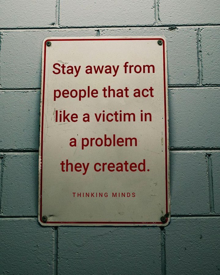 لا يخرجك عن الوصف إلا شهود الوصف، المؤمن يشغله الشاغل لله عن أن يكون لنفسه شاكرا، و تشغله حقوق الله عن أن يكون لحظوظه ذاكرا:والله إن العبد ليصعب عليه معرفة نيته في عمله فكيف يتسلط على نيات الخلق !all aimed at attaining a state of purity and nearness