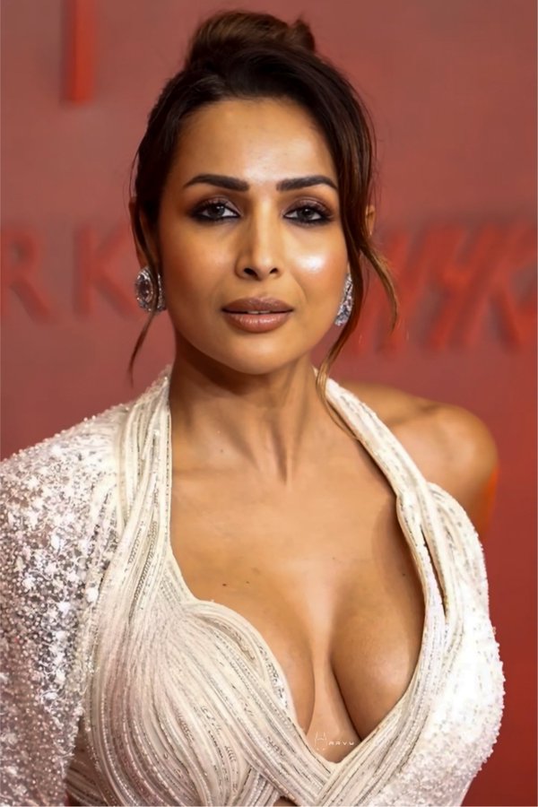 GyDWUqXbAAAs-Ru?format=jpg&name=900x900