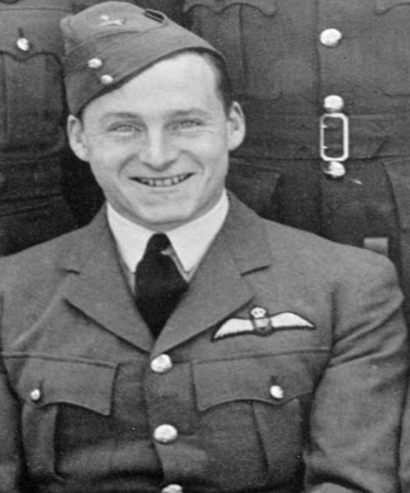 pettore's tweet photo. Lost his life this day 11th.August 1940.

https://t.co/IZJUomwbUT. Ronald Derek Gordon Wight. DFC.
One of THE FEW.
https://t.co/kKA0GBs5yu

He failed to return from a combat over Portland in his Hurricane.

Age 22. https://t.co/Ttp8yjTzOu