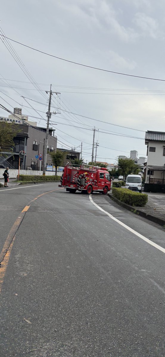 OKmanjuu's tweet photo. 午前中から今までサイレンの数が多い （八代市 秀岳館前） 15:52 pm https://t.co/DNj5BH3R6p