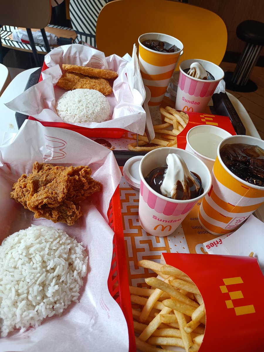 keskskshaha's tweet photo. Hi meme @vicegandako sobrang sarap ng McDo😋

#jetskiholiday https://t.co/azhitBYP2r