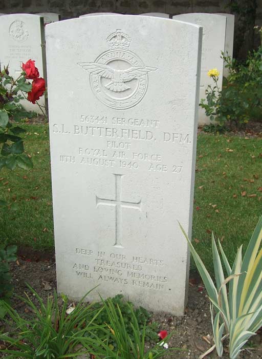 pettore's tweet photo. Lost his life this day 11th.August 1940.

Sgt. Samuel Leslie Butterfield.
One of THE FEW.
https://t.co/sR3j1OJu15

He failed to return from a combat over Portland.
Age 27. https://t.co/BoMUTflOpn
