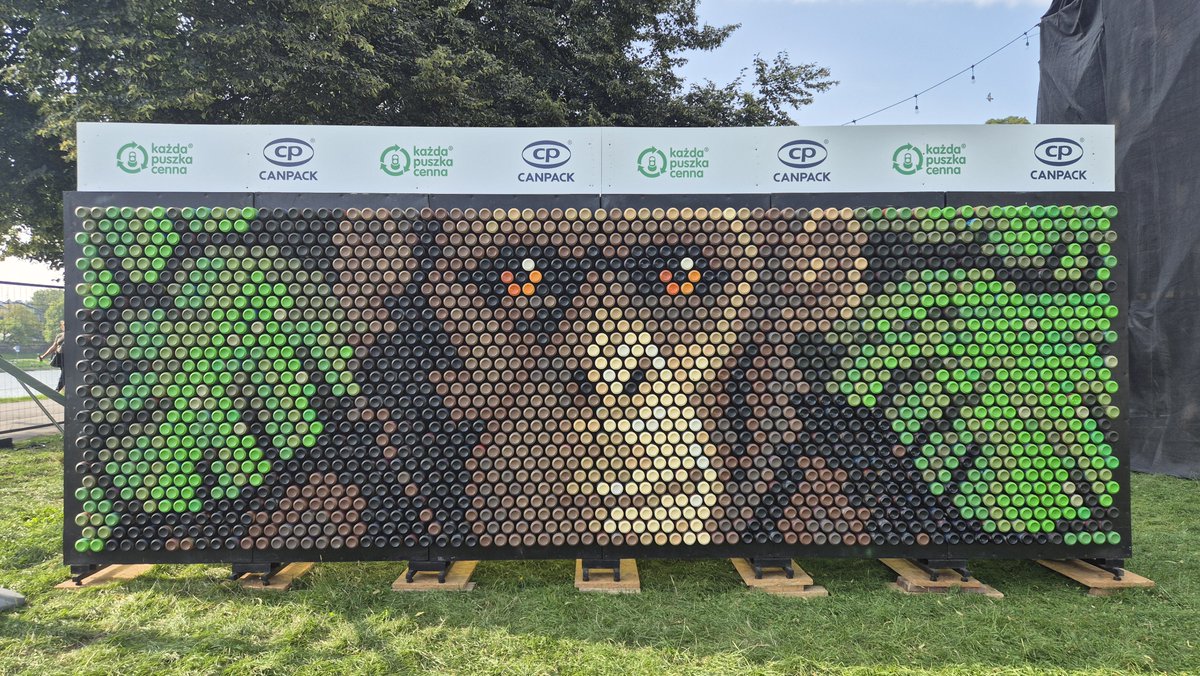 Jacek_Wodzislaw's tweet image. Ostatnio wrzucam na X głównie zdjęcia #PixelCan #Pixelata 

Tym razem wyjątkowa realizacja we współpracy z #CANPACK dla #InternationalGreenFilmFestival dostępna od wczoraj przez tydzień do 17.08 (niedziela) pod Wawelem w okolicy pomnika psa Dżoka w @krakow_pl 

#EveryCanCouns