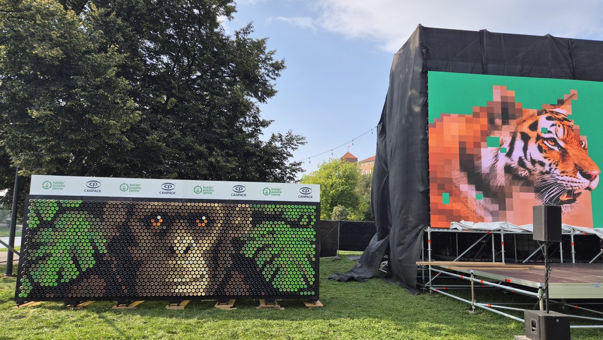 Jacek_Wodzislaw's tweet image. Ostatnio wrzucam na X głównie zdjęcia #PixelCan #Pixelata 

Tym razem wyjątkowa realizacja we współpracy z #CANPACK dla #InternationalGreenFilmFestival dostępna od wczoraj przez tydzień do 17.08 (niedziela) pod Wawelem w okolicy pomnika psa Dżoka w @krakow_pl 

#EveryCanCouns