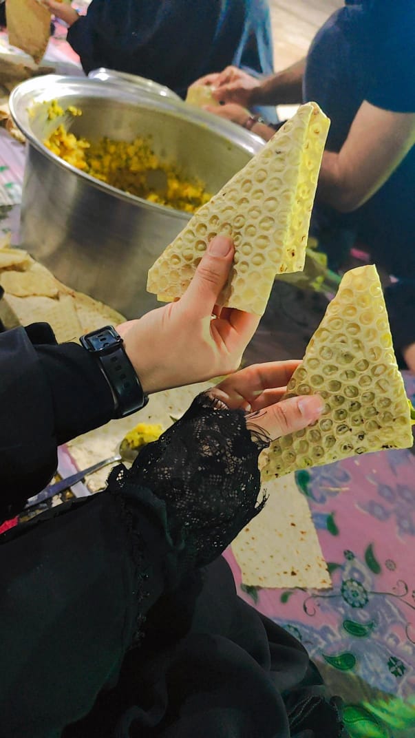 در شب تولدم  توفیق داشتم ک در خدمت زائران اباعبدالله الحسین باشم 
#حب_الحسین_یجمعنا
#خوزستان_حسینی