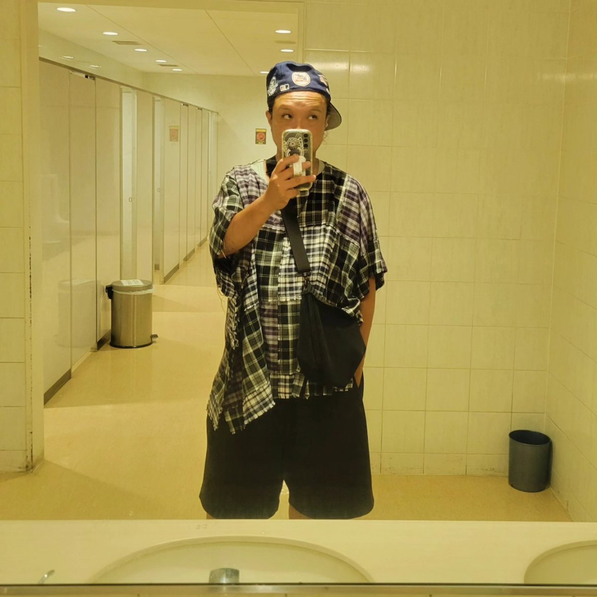 kusoyaro0812's tweet image. 今日のクツ野郎
こんにちは🙋✨
〜猫砂を買いに行く(=^・^=)/✨編〜
cap : newera LA  " PILLBOX "
tops : ELVIRA
pants : UNIQLO × :C
shoes : newbalance M2002 MULE

#pillbox #dodgers #古着 #古着好きな人と繋がりたい #スニーカー好きな人と繋がりたい #elvira