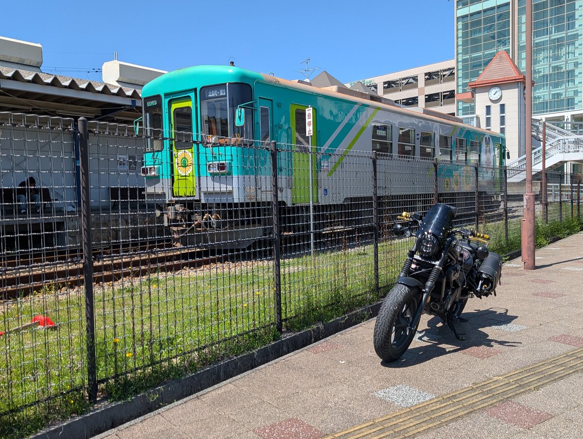 TorikawaBike's tweet photo. 1年過ぎたんで今更ご挨拶

名前：とりかわ
性別：27歳
生息：兵庫
身長：1700mm
愛車：レブル250
好き:ビール、ラーメン、キャンプ
一言：ひとり旅好きの人見知り人間ですが誘って貰えれば行きやすm(_ _)m
 #バイク乗りとして軽く自己紹介
#レブル250
#バイク乗り https://t.co/1C6gMmVW83