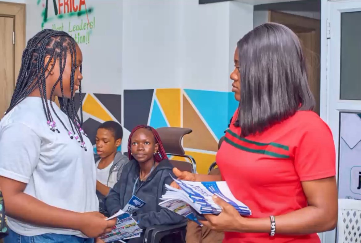 OloladeOgunnubi's tweet photo. Over the weekend I joined CALDEV Africa for a 5 week mentorship program for teenagers in Abuja. The teens are from different backgrounds expressing themselves, their future plans and an opportunity to ask burning questions.
#Caldev #LolaImpacts #Mentorship https://t.co/QWq68yGyiX