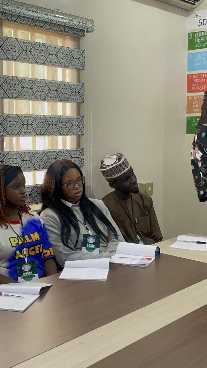 OloladeOgunnubi's tweet photo. Over the weekend I joined CALDEV Africa for a 5 week mentorship program for teenagers in Abuja. The teens are from different backgrounds expressing themselves, their future plans and an opportunity to ask burning questions.
#Caldev #LolaImpacts #Mentorship https://t.co/QWq68yGyiX