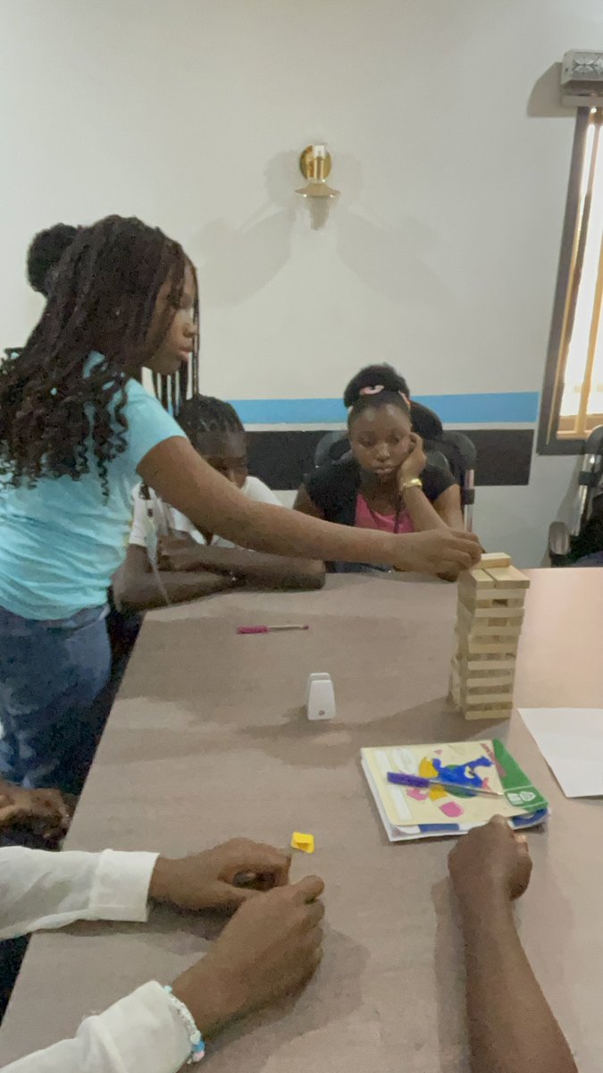 OloladeOgunnubi's tweet photo. Over the weekend I joined CALDEV Africa for a 5 week mentorship program for teenagers in Abuja. The teens are from different backgrounds expressing themselves, their future plans and an opportunity to ask burning questions.
#Caldev #LolaImpacts #Mentorship https://t.co/QWq68yGyiX