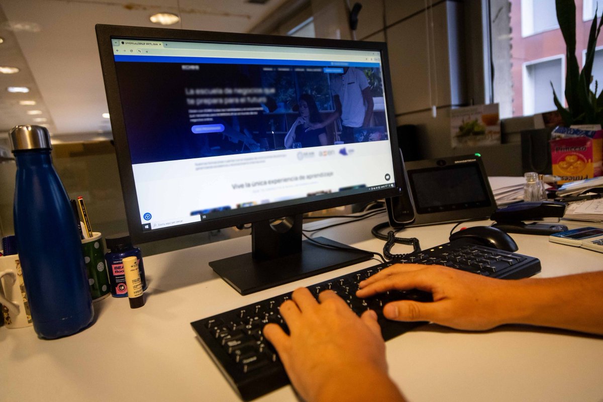 “Formava part d’un engany”. Un expert en negocis digitals denuncia manipulació i pràctiques opaques en una empresa de formació online
elperiodic.ad/noticia-dempre…